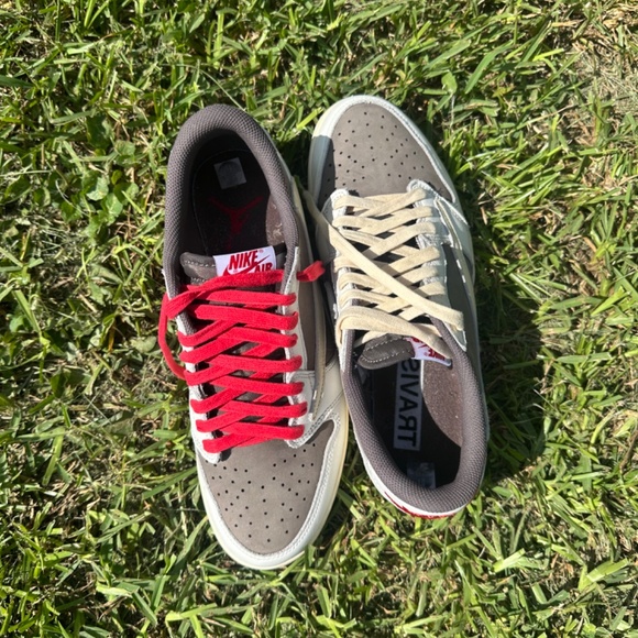 Travis Scott x Air Jordan 1 Low OGs. Mens size 10. - Picture 2 of 4